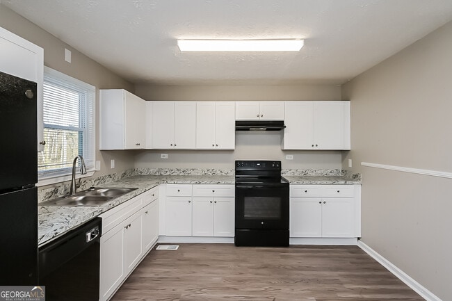 Building Photo - 4975 Manor Dr SW