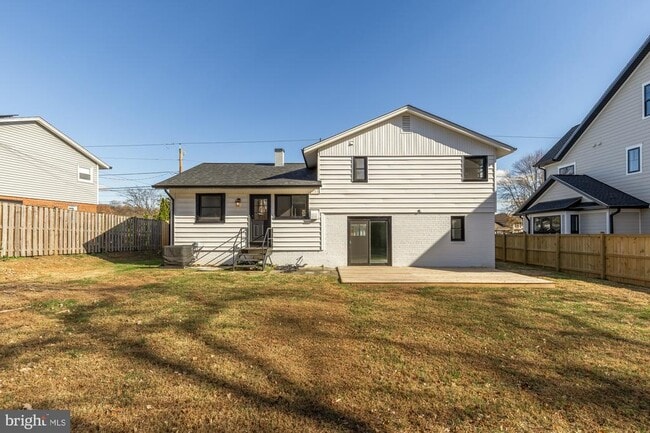 Building Photo - 8730 Ewing Dr