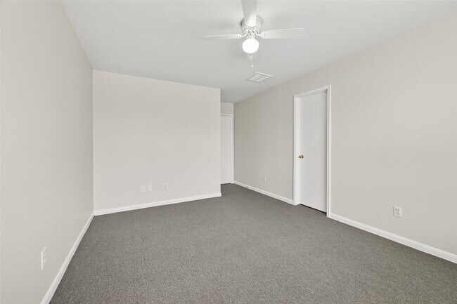 Building Photo - 7351 Parkland Manor Dr