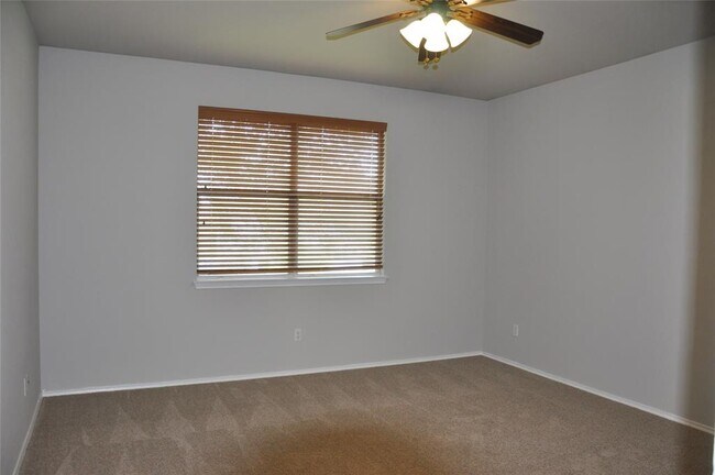 Building Photo - 507 Las Colinas Dr