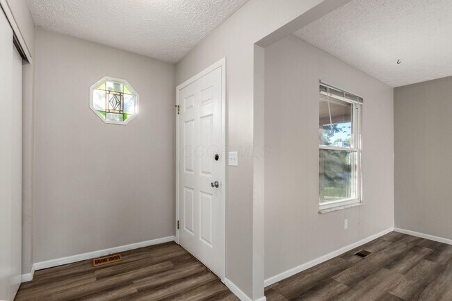 Building Photo - 7609 Seasons Dr