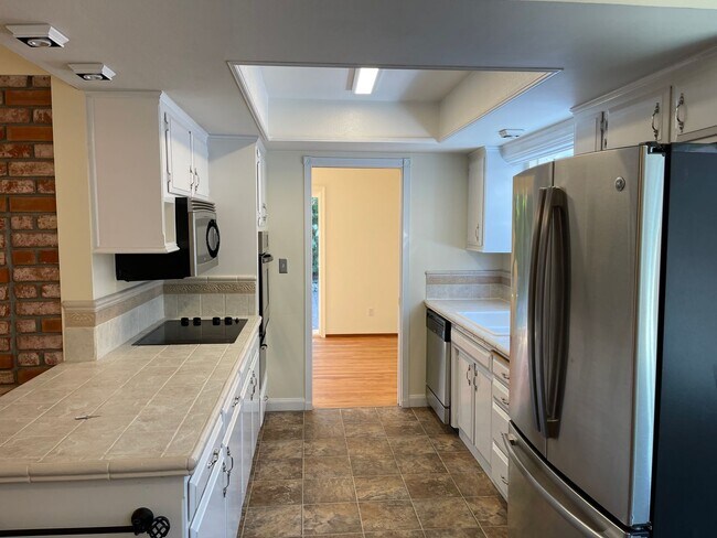 Building Photo - 1428 Roselli Dr