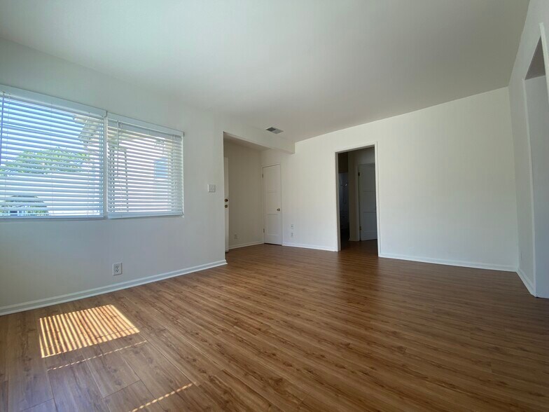 Building Photo - 1621 Del Amo Blvd