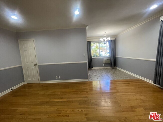 Building Photo - 1122 N Formosa Ave