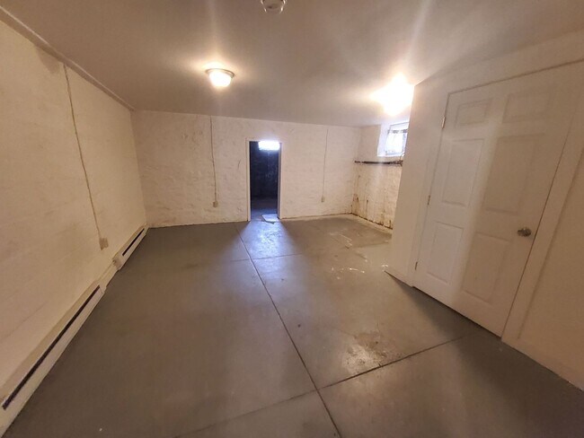 Building Photo - 2nd St 215-217 N