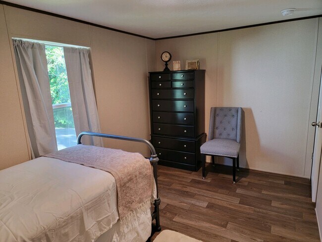 2nd Bedroom (2) - 13 Garden Rd