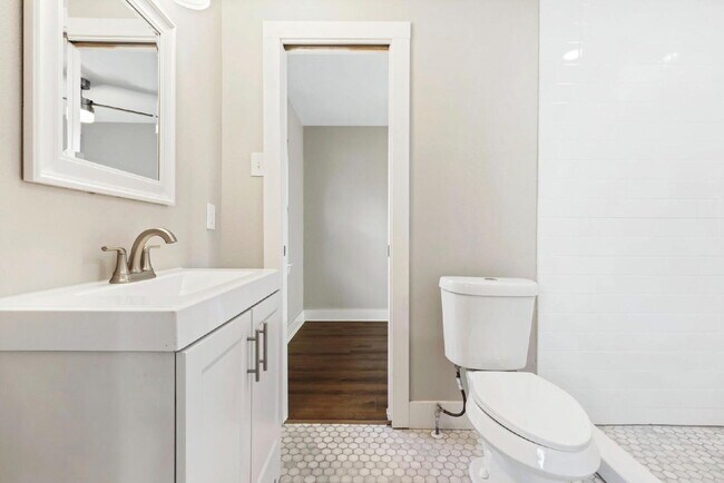 Building Photo - "Fully Remodeled 3-Bedroom Oasis with 2.5 ...