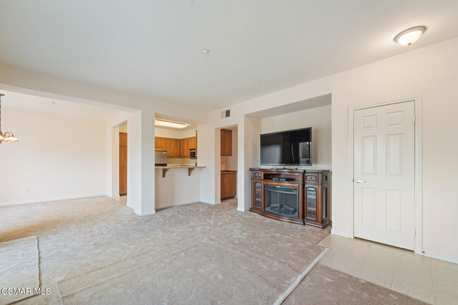 Building Photo - 453 Country Club Dr