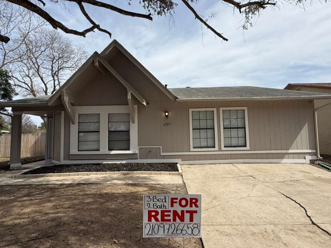 Building Photo - 2707 Alan Shepard Dr