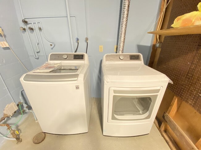 Building Photo - 3620 3rd Pl NW