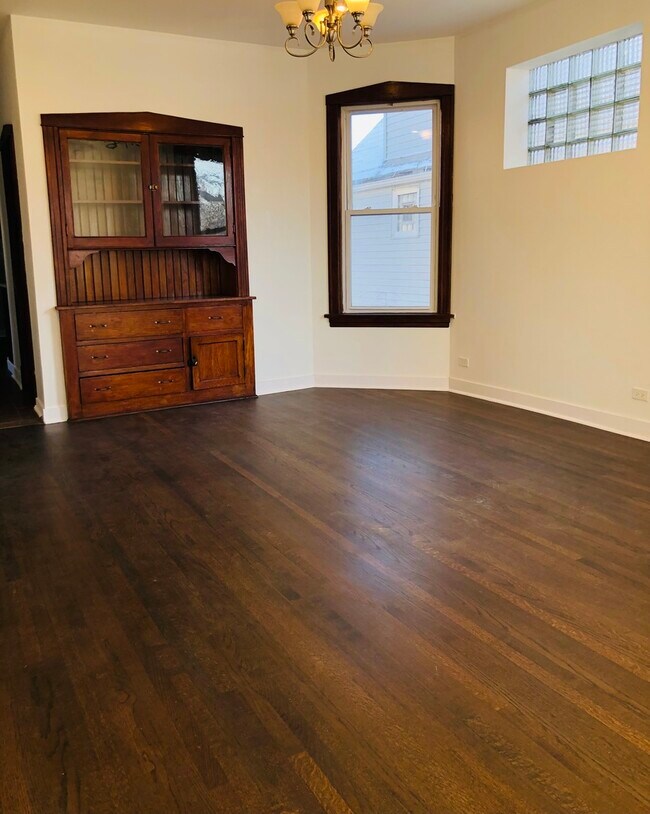 Building Photo - 3133 N Richmond St