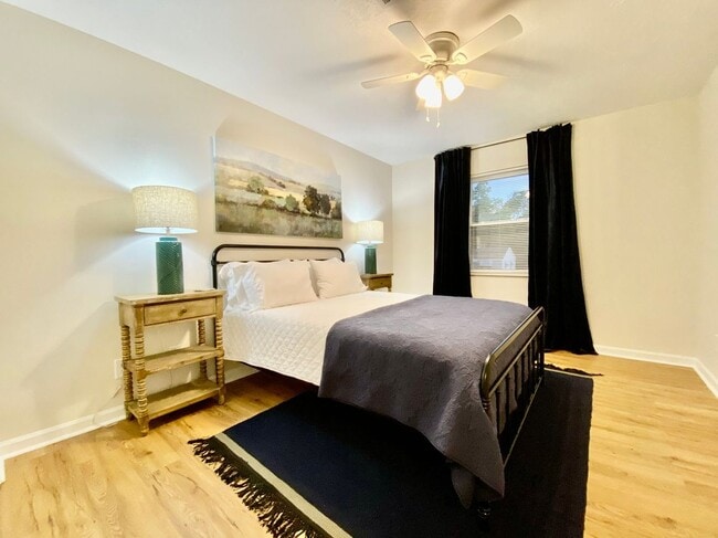 Building Photo - 533 Grant Ave