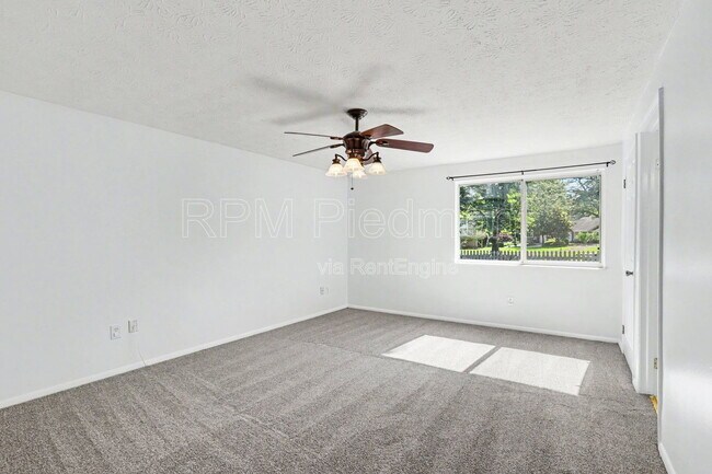 Building Photo - 10475 Willow View Cir
