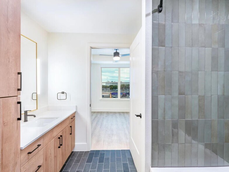 Building Photo - 400 South Saint Paul St