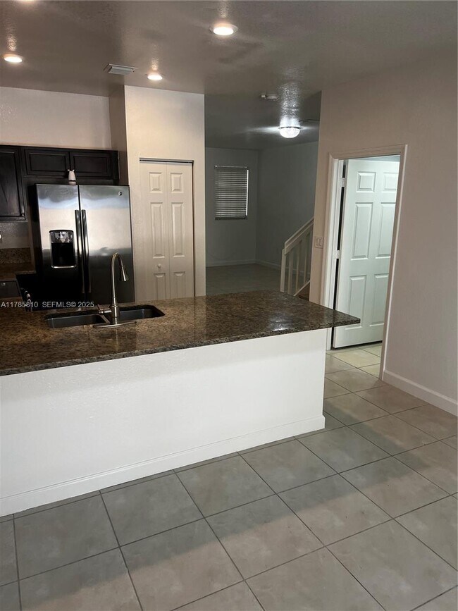 Building Photo - 152 SE 37th Ter