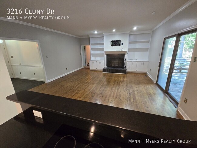 Building Photo - 3216 Cluny Dr