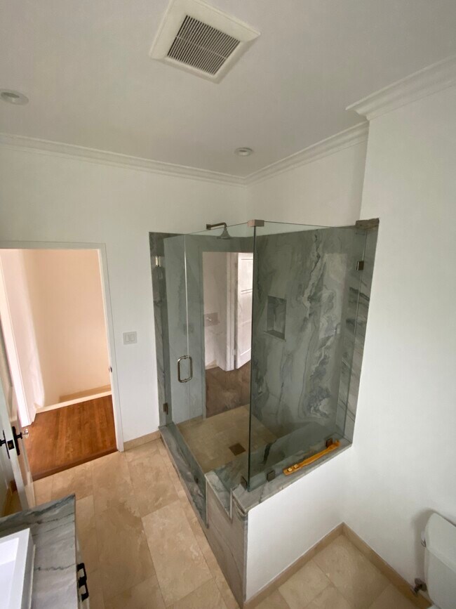 Rain Shower head !! - 1058 S Ogden Dr
