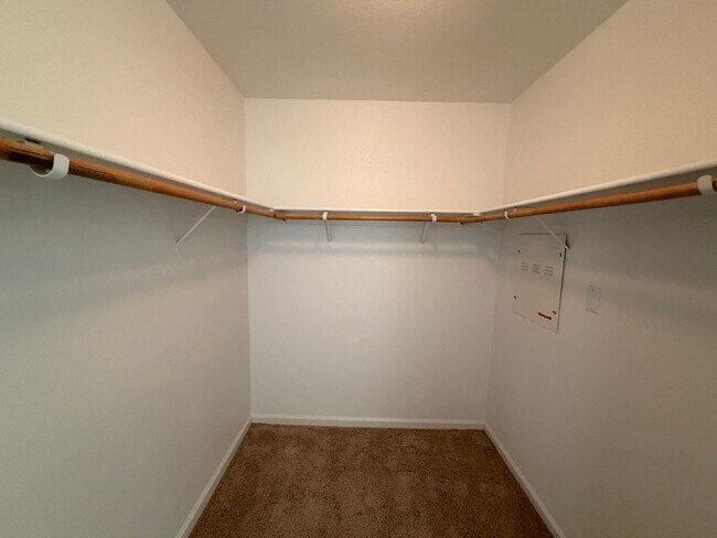 Building Photo - 3301 N Park Dr