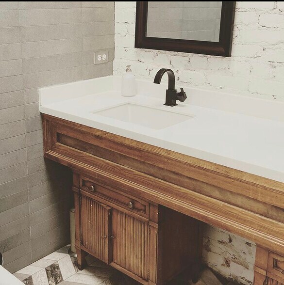 Building Photo - 1107 6th St NE