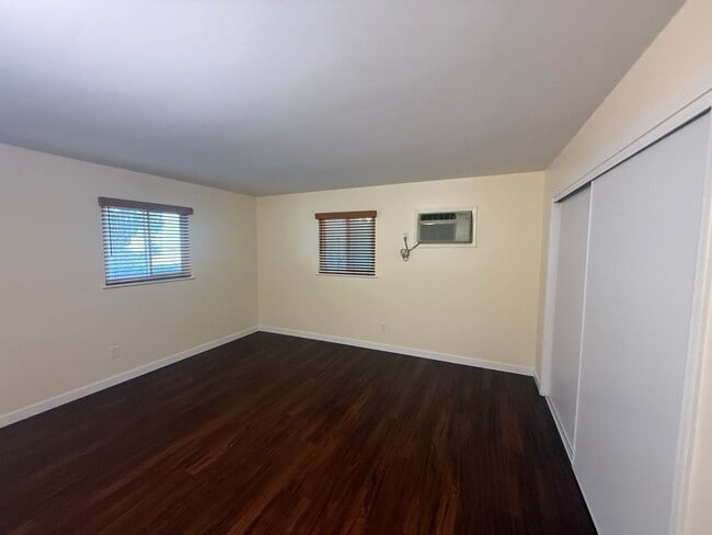 Building Photo - Stunning 2-bedroom, 1.5-bath Modern home i...