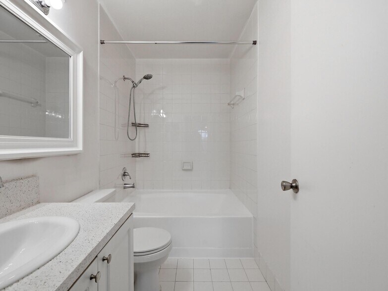 Building Photo - 12166 Saint Andrews Pl