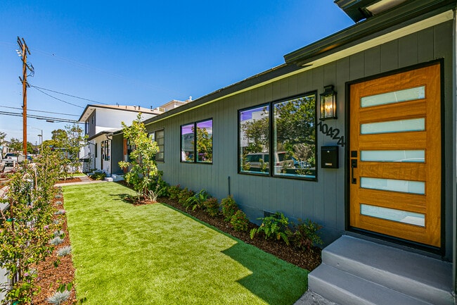 Building Photo - 10418 Regent St