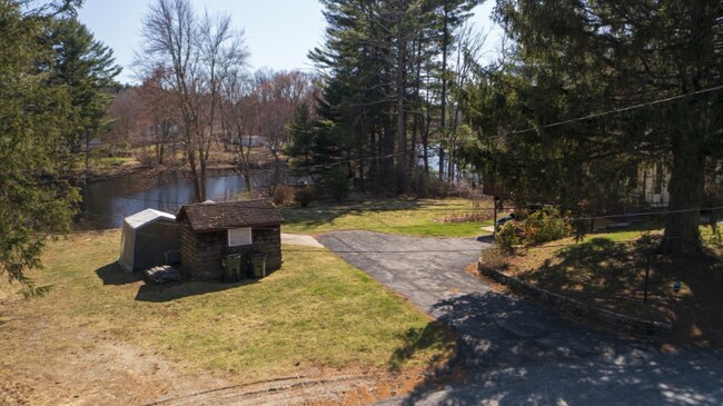 Primary Photo - 8 Pond St