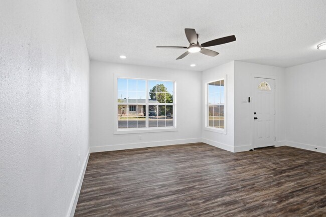 Building Photo - 1213 Patton Dr