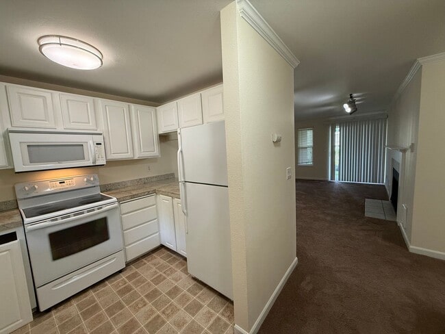 Building Photo - 2 Bed 1 Bath Totem Lake Condo