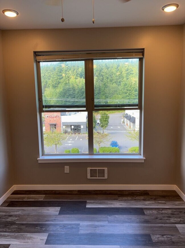Building Photo - 2 Bed, 2 Bath Unit at the Samish Station!