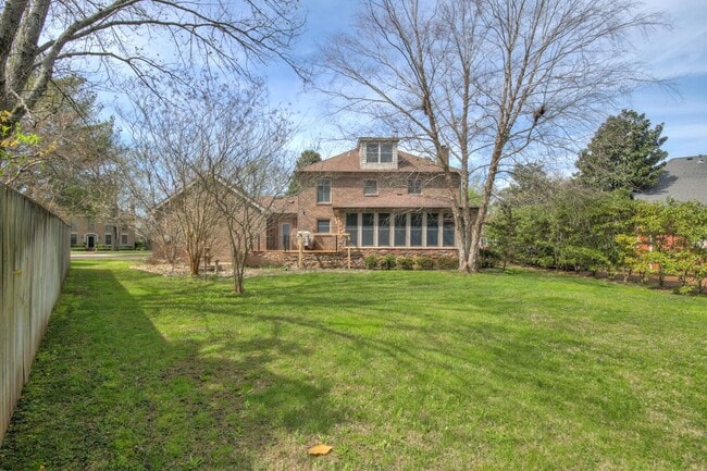 Building Photo - 4 BR 2/2 BA Large Fenced in Back Yard! Chef's Kitchen! Upstairs Bonus Room! 2 Car Garage