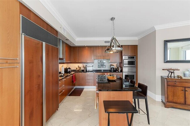 Building Photo - 3101 S Ocean Dr