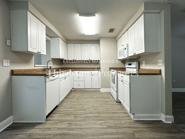 Building Photo - 455 W Clermont Dr