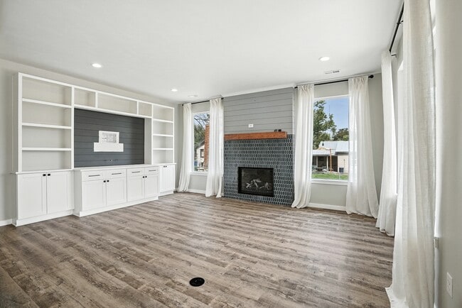 Building Photo - 3008 N Marguerite Rd