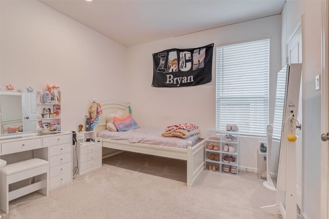 Building Photo - 4919 Shimmer Side Dr