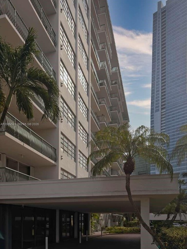 Building Photo - 1408 Brickell Bay Dr