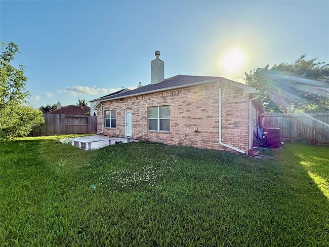 Building Photo - 2114 Indianapolis Dr