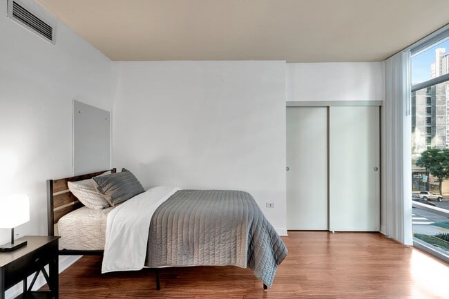 Building Photo - 425 W Beech St