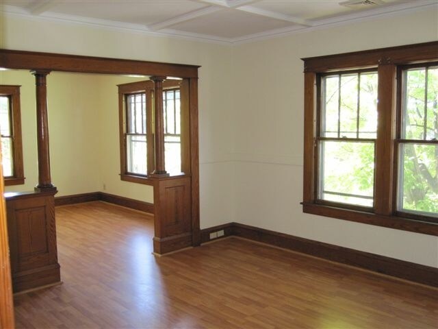 Building Photo - 334 College St