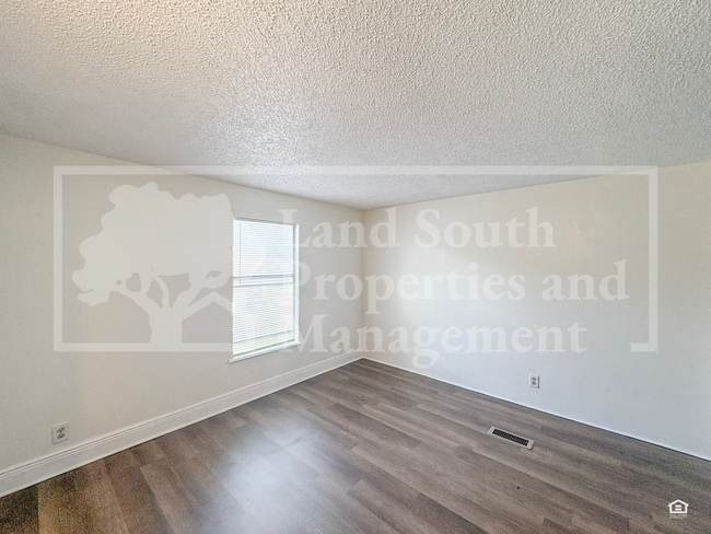 Building Photo - 1175 Meadow Lawn Street