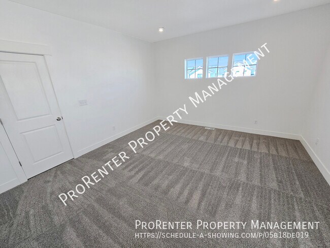 Building Photo - 3111 S Edgewater Cv