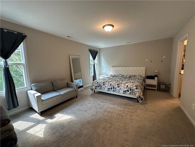 Building Photo - 51 Pomeranian St