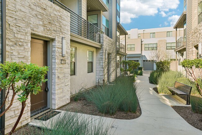 Building Photo - 11048 Luminate Dr