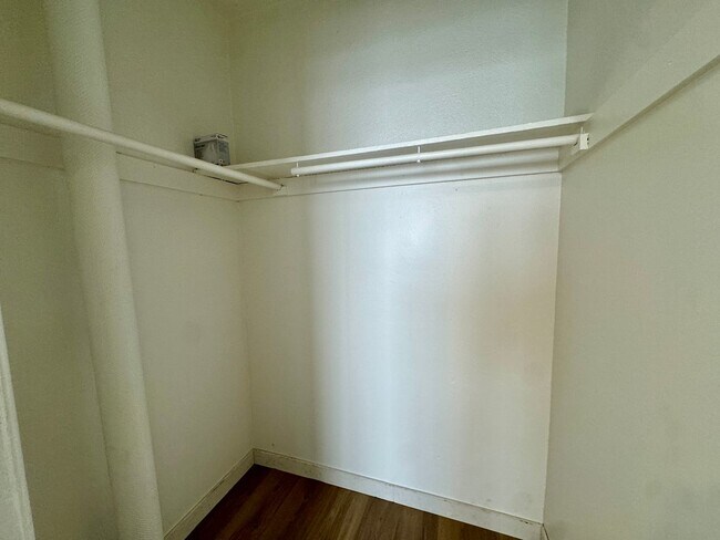 Building Photo - Newly Renovated 1 Bedroom in West Adams