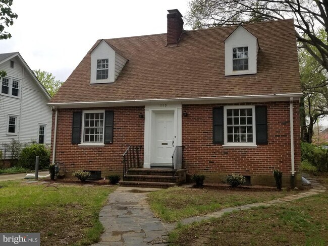Building Photo - 1110 College Ave