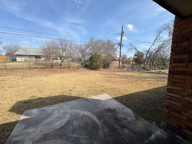 Building Photo - 207 E Hogan Dr