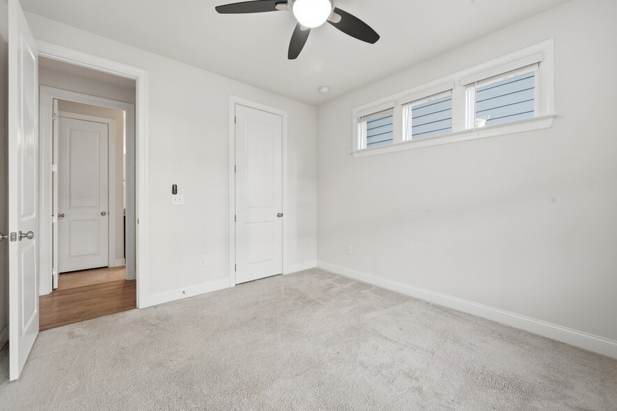Building Photo - 829 Summit Crest Ct