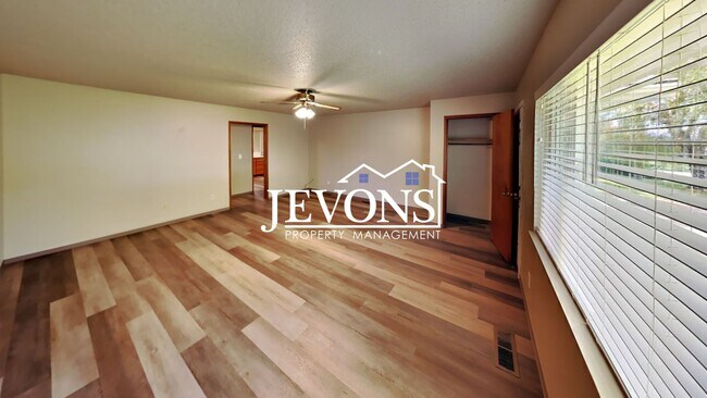 Building Photo - 109-111 N 69th Ave