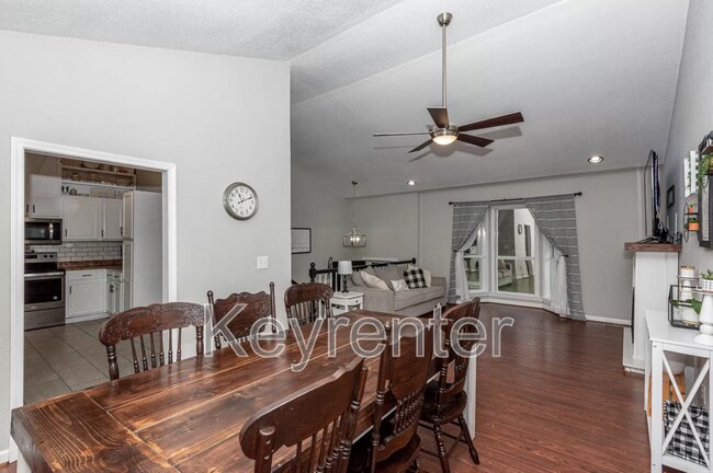 Building Photo - 2152 Ridgecrest Dr