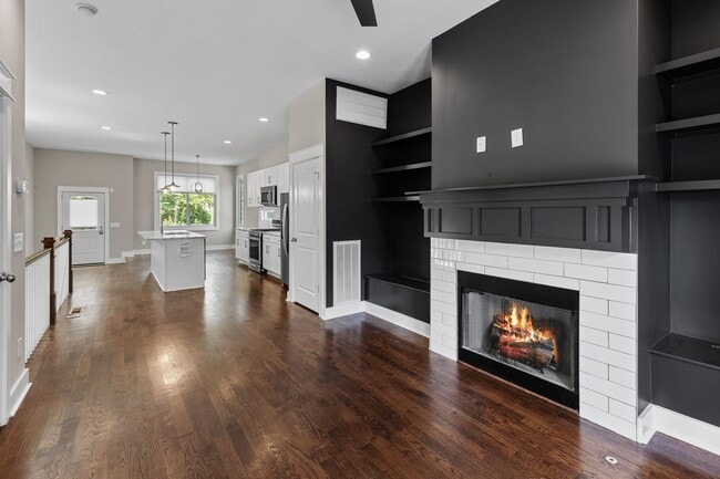 Building Photo - 4 Bedroom/ 2.5 Bath Home in East Nashville...